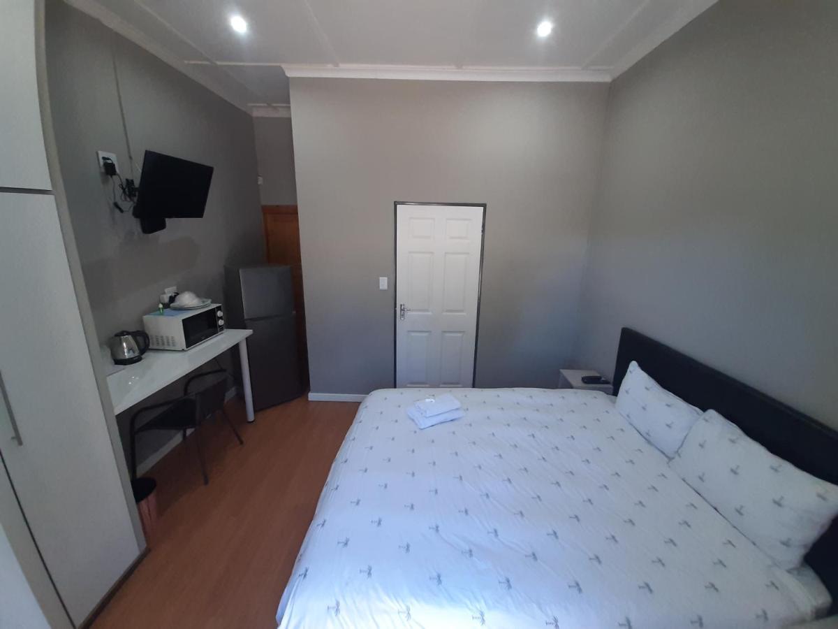 Lux Rooms On 37 Bloemfontein Eksteriør billede