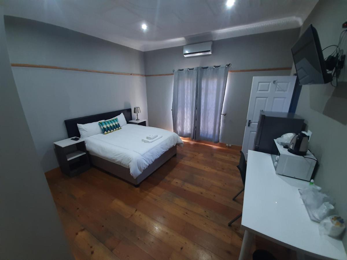 Lux Rooms On 37 Bloemfontein Eksteriør billede
