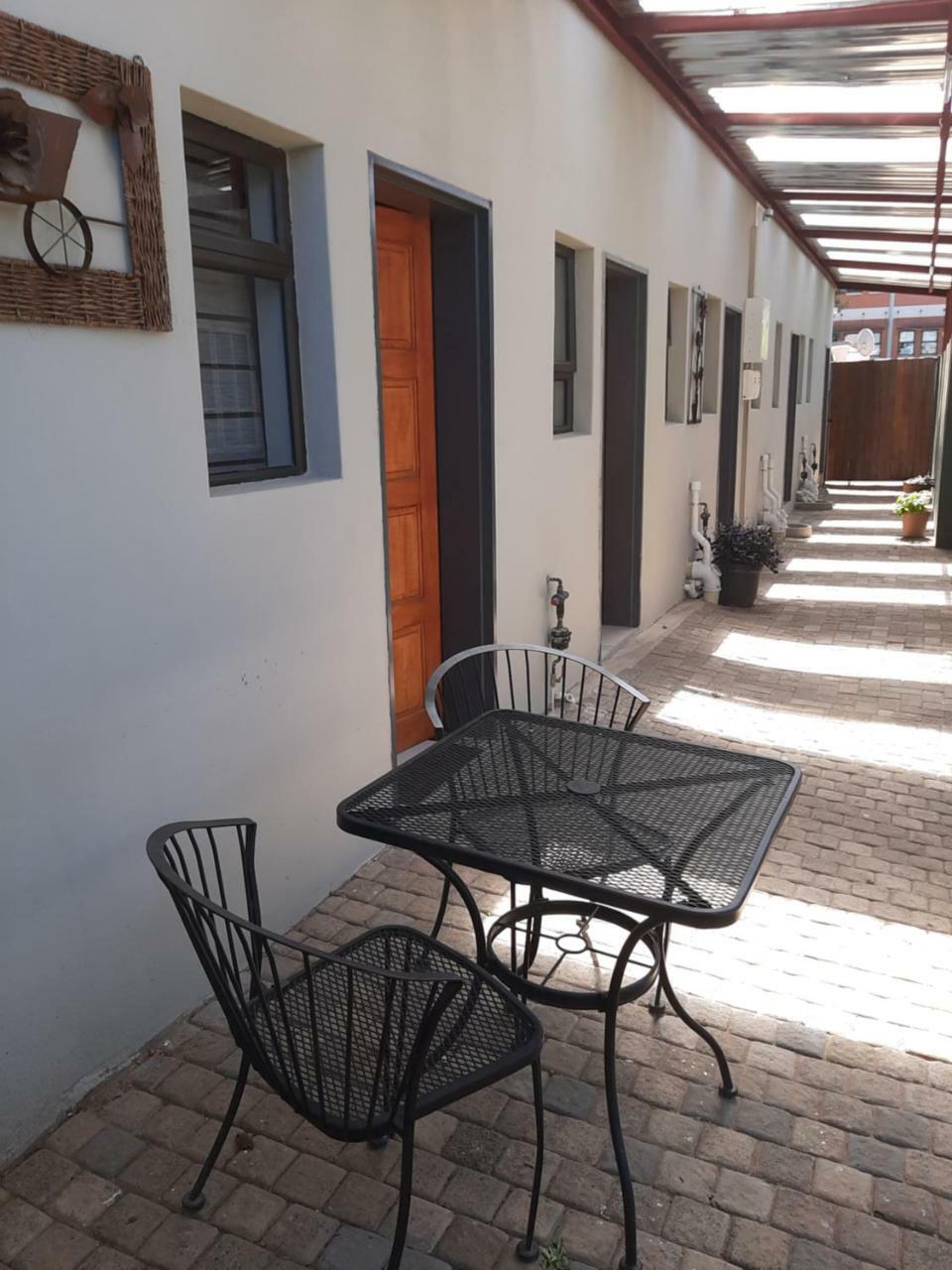 Lux Rooms On 37 Bloemfontein Eksteriør billede